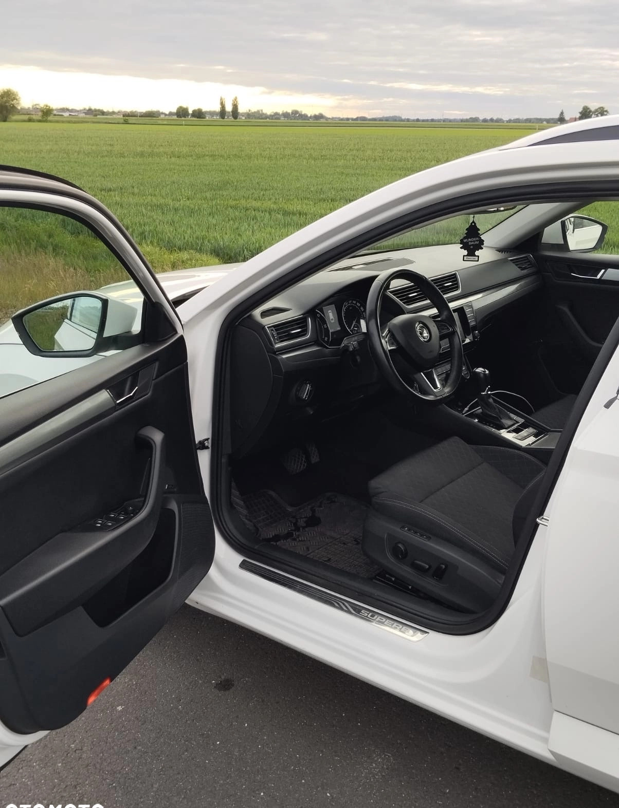 Skoda Superb cena 70900 przebieg: 189900, rok produkcji 2016 z Poznań małe 121
